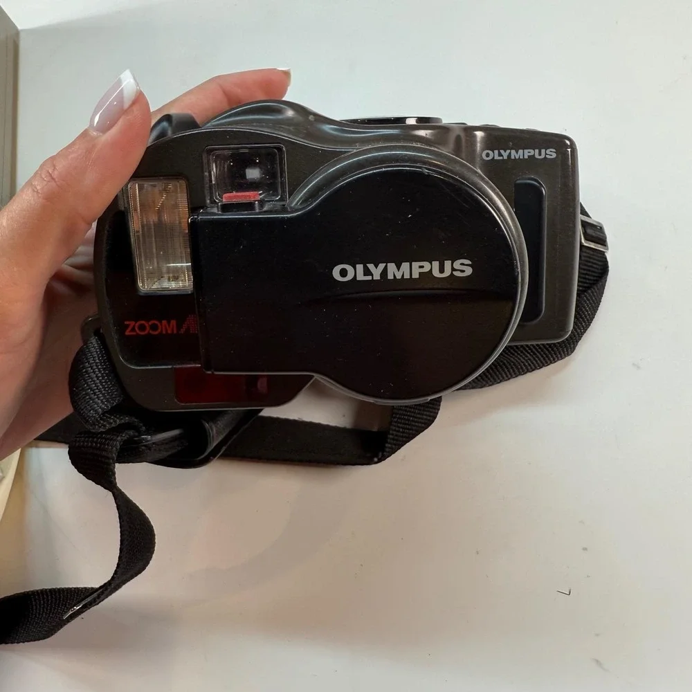 Olympus Infinity SuperZoom 330 Film Camera with Box Manual 1992 UNTESTED